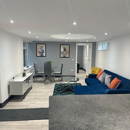 1 Bedroom Apartment - Abacus House - Huntingdon Town Centre - Contractor Friendly - Free Parking - Full Kitchen - Washer Dryer - Spacious - Ideal For Work Stays Esterno foto