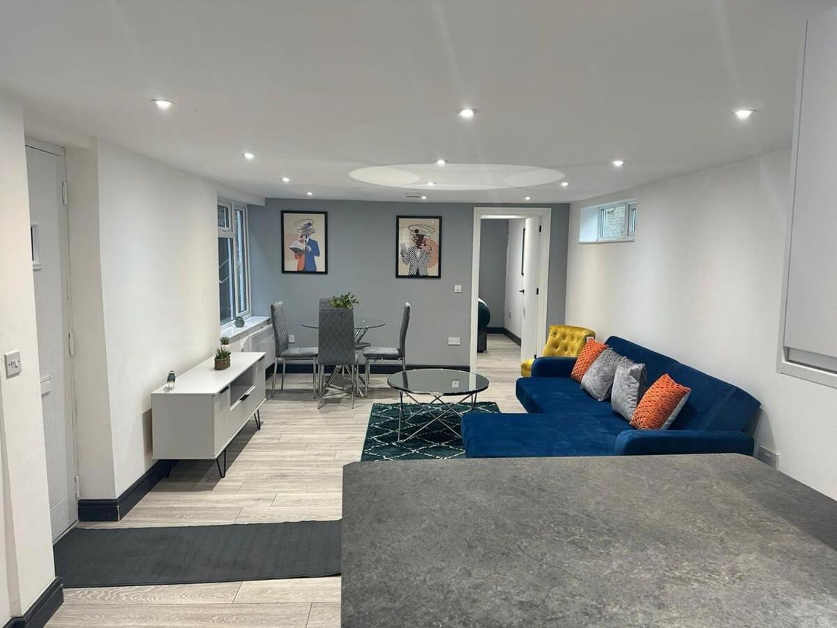 1 Bedroom Apartment - Abacus House - Huntingdon Town Centre - Contractor Friendly - Free Parking - Full Kitchen - Washer Dryer - Spacious - Ideal For Work Stays Esterno foto