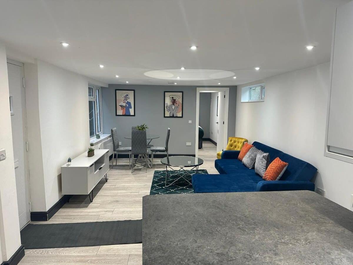 1 Bedroom Apartment - Abacus House - Huntingdon Town Centre - Contractor Friendly - Free Parking - Full Kitchen - Washer Dryer - Spacious - Ideal For Work Stays Esterno foto